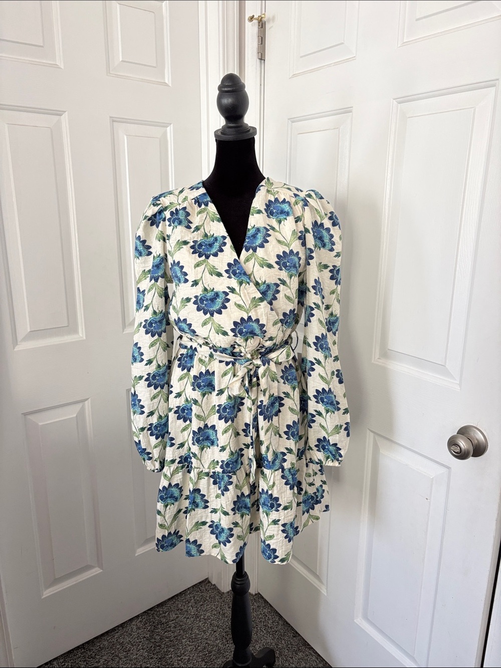 Mimi Chica NWT Blue Floral Wrap Dress in Cream